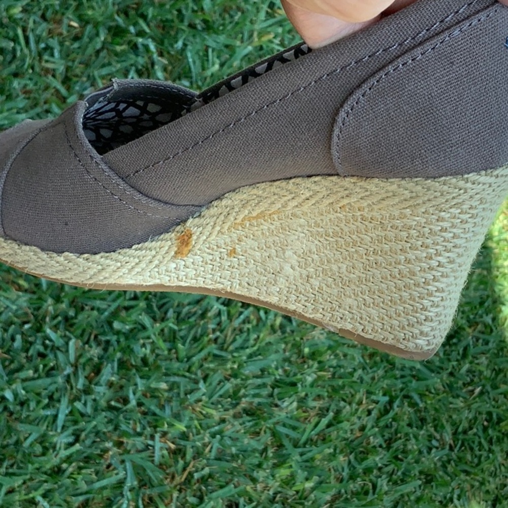 Tom’s wedge open toe grey canvas shoes size 7 - Picture 9 of 10